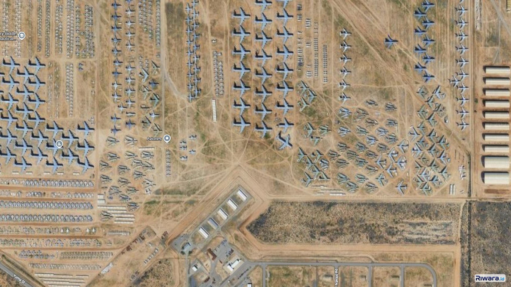 sebagian kecil pesawat yang berada di Pangkalan Udara Davis Monthan Arizona yang dikenal sebagai kuburan pesawat militer AS